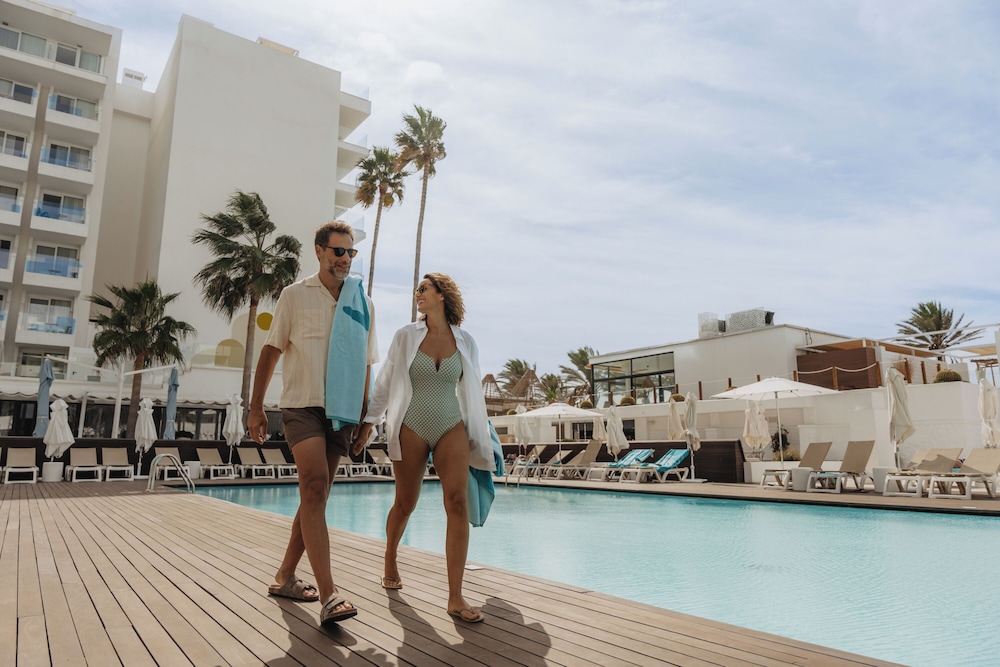 Iberostar Waves Bahía de Palma -Adults Only — Swimming pool in Playa de Palma, Balearic Islands