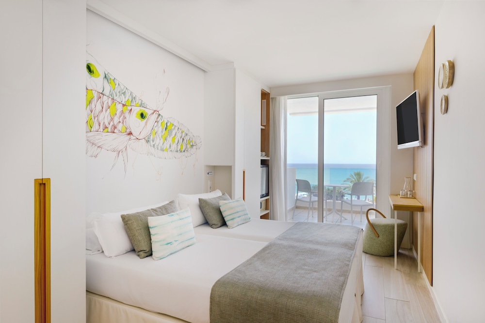 Iberostar Waves Bahía de Palma -Adults Only — Hotel rooms in Playa de Palma, Balearic Islands