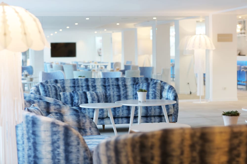 Iberostar Waves Bahía de Palma -Adults Only — Restaurant & bars in Playa de Palma, Balearic Islands
