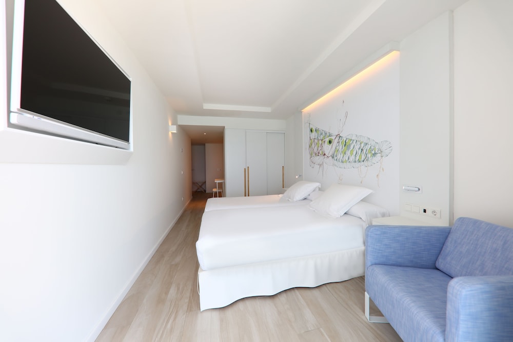 Iberostar Waves Bahía de Palma -Adults Only — Hotel rooms in Playa de Palma, Balearic Islands