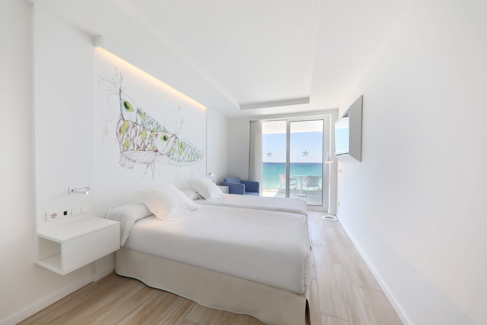 Iberostar Waves Bahía de Palma -Adults Only — Hotel rooms in Playa de Palma, Balearic Islands