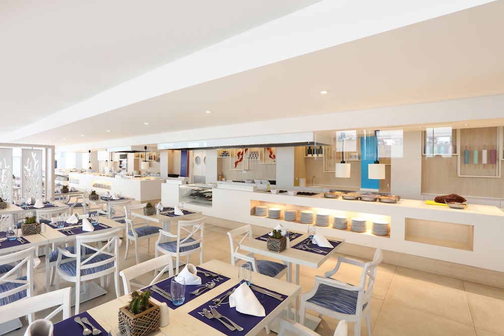 Iberostar Waves Bahía de Palma -Adults Only — Restaurant & bars in Playa de Palma, Balearic Islands