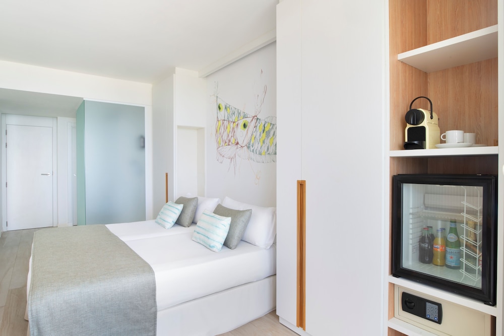 Iberostar Waves Bahía de Palma -Adults Only — Hotel rooms in Playa de Palma, Balearic Islands