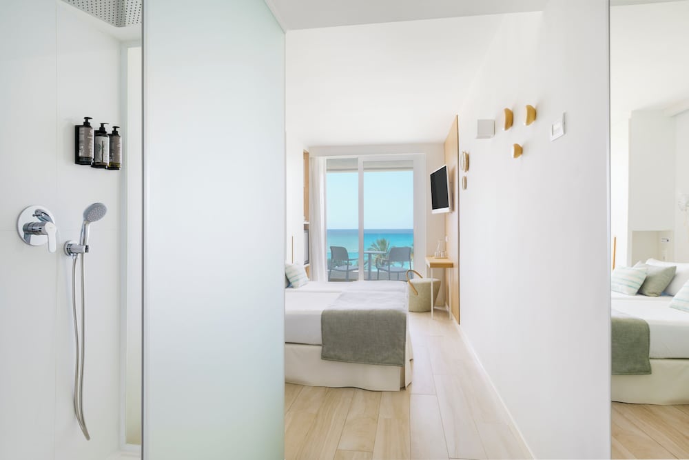 Iberostar Waves Bahía de Palma -Adults Only — Hotel rooms in Playa de Palma, Balearic Islands