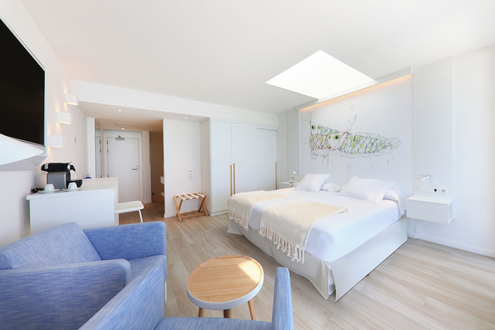 Iberostar Waves Bahía de Palma -Adults Only — Hotel rooms in Playa de Palma, Balearic Islands