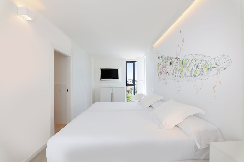 Iberostar Waves Bahía de Palma -Adults Only — Hotel rooms in Playa de Palma, Balearic Islands