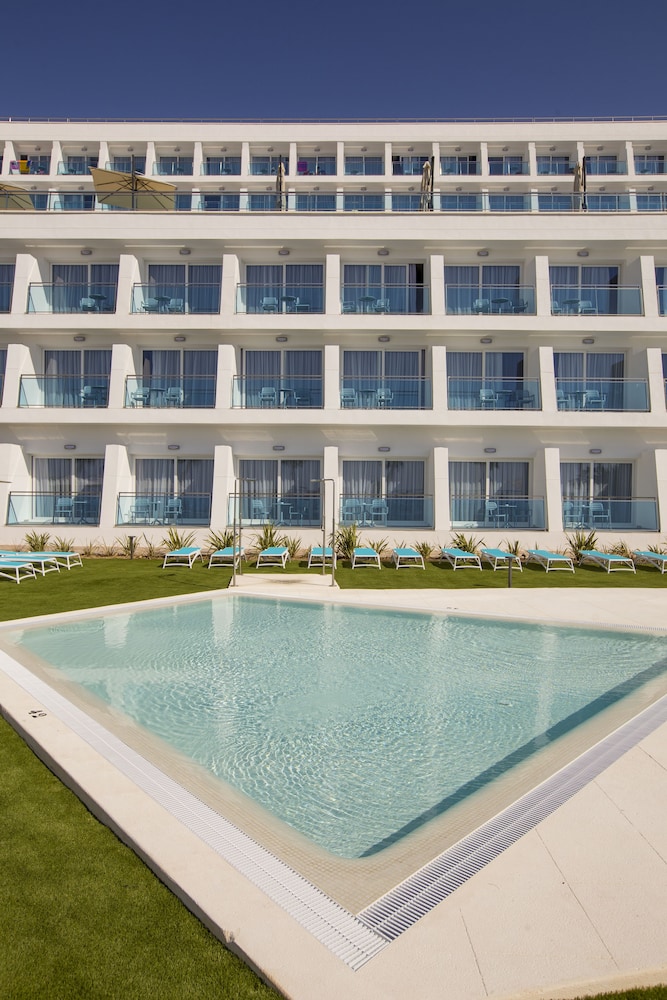 Four Points by Sheraton Costa Blanca Resort — Swimming pool in Benidorm, Valencian Community