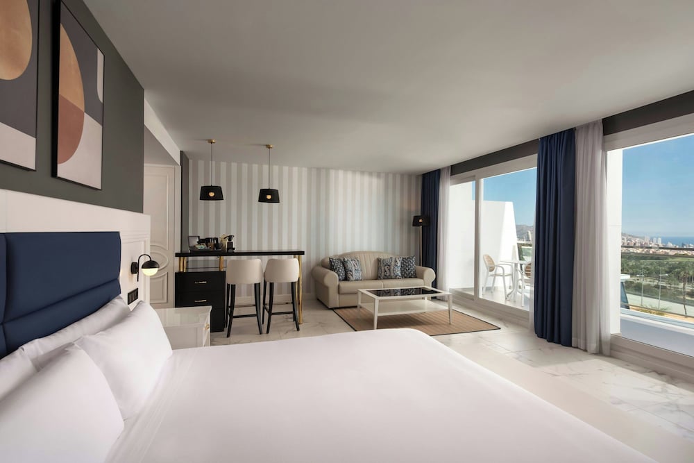 Four Points by Sheraton Costa Blanca Resort — Hotel rooms in Benidorm, Valencian Community