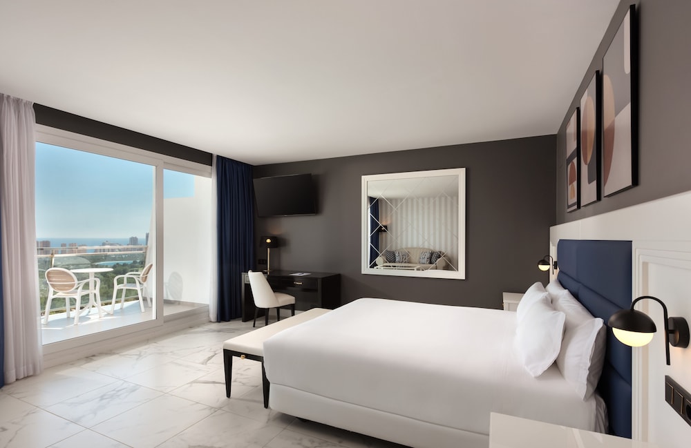 Four Points by Sheraton Costa Blanca Resort — Hotel rooms in Benidorm, Valencian Community