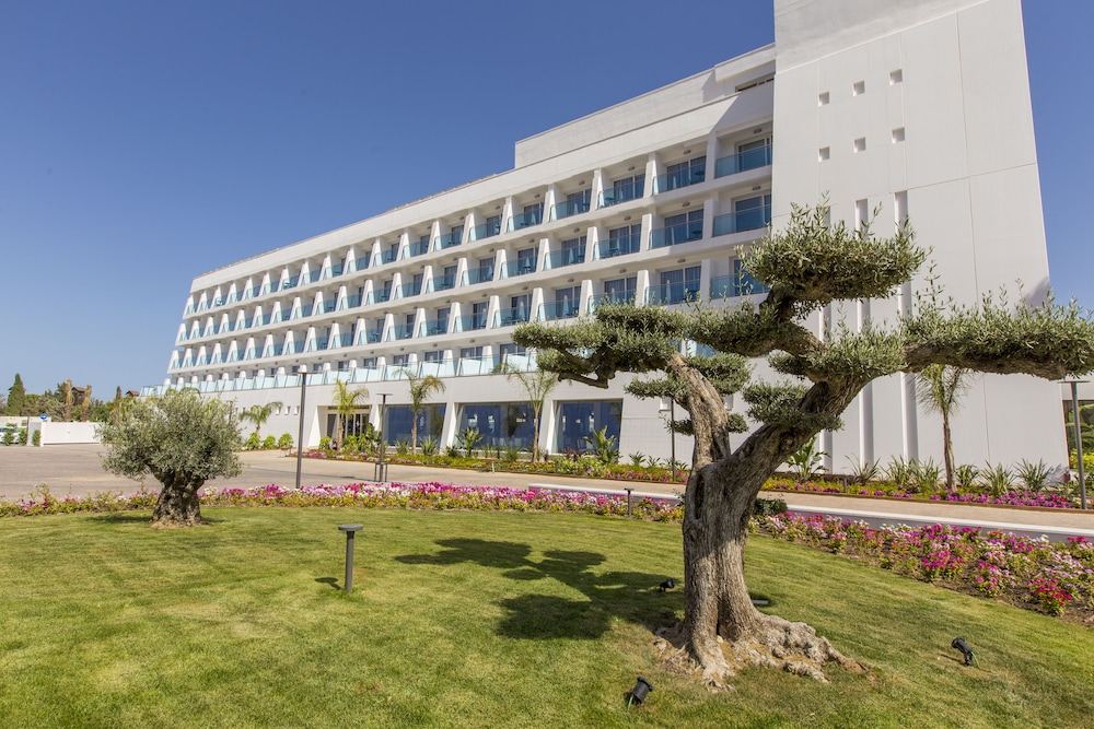 Four Points by Sheraton Costa Blanca Resort — Hotel building in Benidorm, Valencian Community