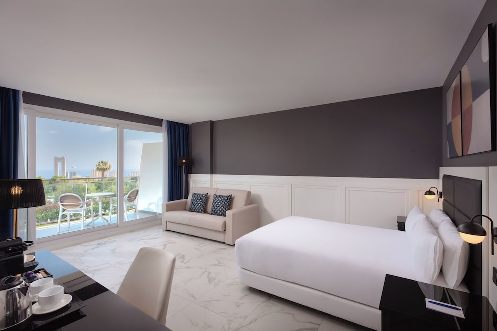 Four Points by Sheraton Costa Blanca Resort — Hotel rooms in Benidorm, Valencian Community