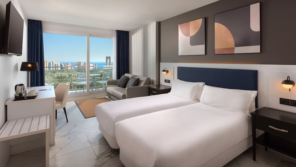 Four Points by Sheraton Costa Blanca Resort — Hotel rooms in Benidorm, Valencian Community