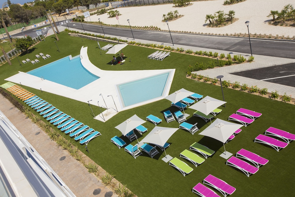 Four Points by Sheraton Costa Blanca Resort — Swimming pool in Benidorm, Valencian Community