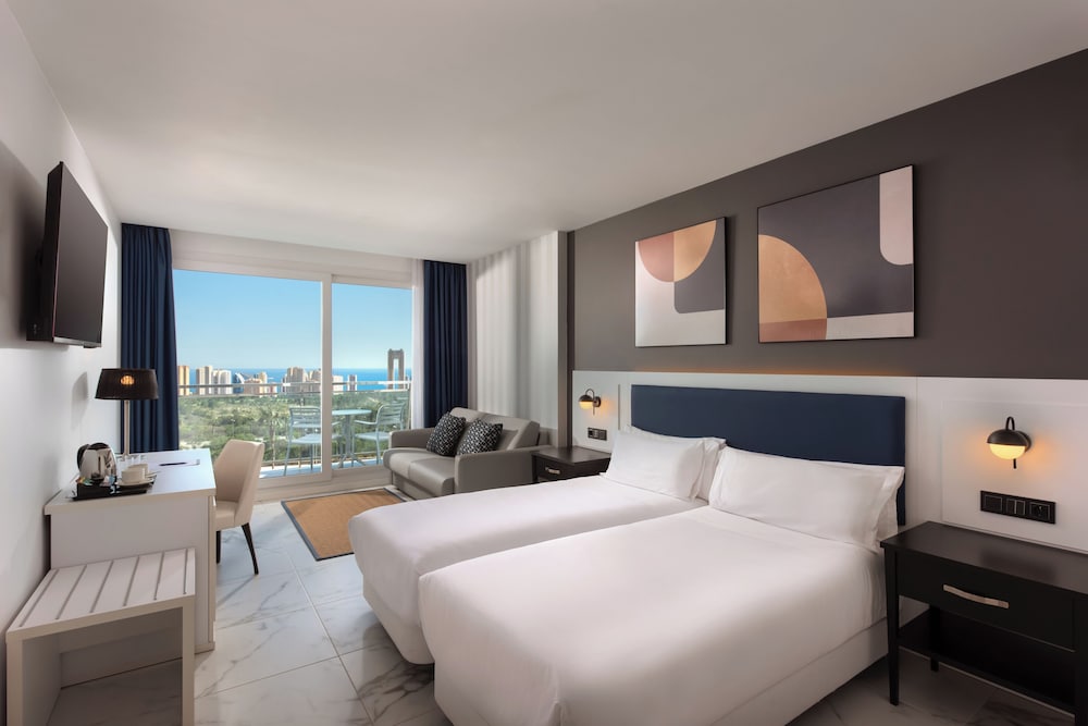 Four Points by Sheraton Costa Blanca Resort — Hotel rooms in Benidorm, Valencian Community