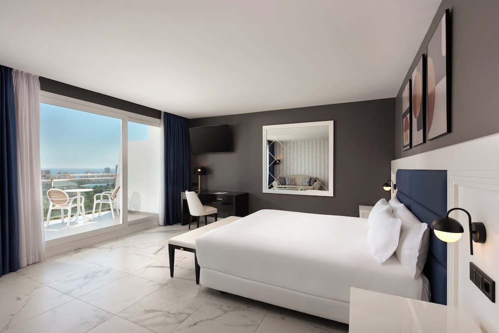 Four Points by Sheraton Costa Blanca Resort — Hotel rooms in Benidorm, Valencian Community