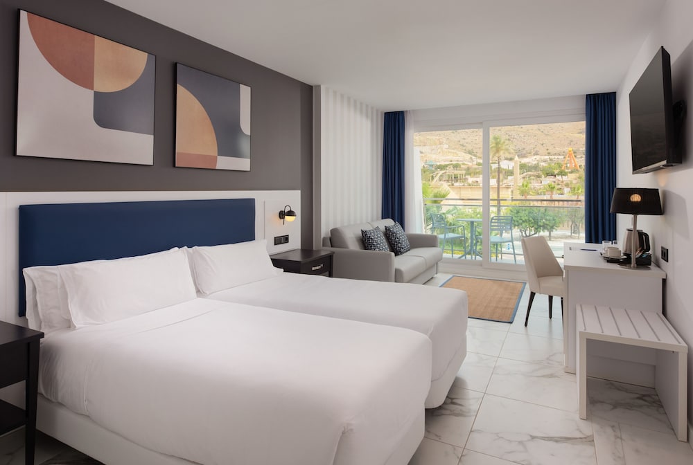 Four Points by Sheraton Costa Blanca Resort — Hotel rooms in Benidorm, Valencian Community