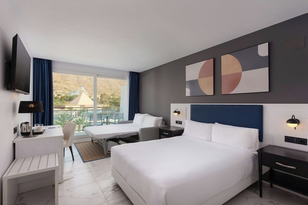 Four Points by Sheraton Costa Blanca Resort — Hotel rooms in Benidorm, Valencian Community