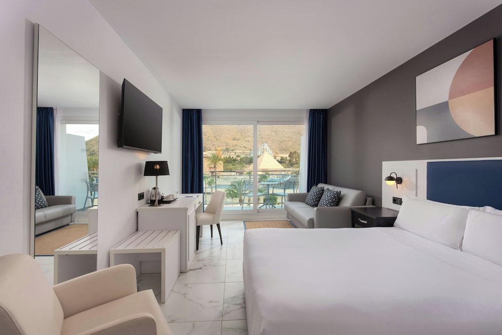 Four Points by Sheraton Costa Blanca Resort — Hotel rooms in Benidorm, Valencian Community
