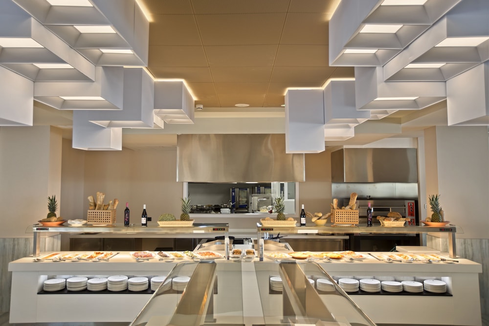 Four Points by Sheraton Costa Blanca Resort — Restaurant & bars in Benidorm, Valencian Community