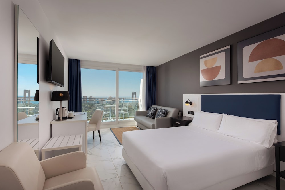 Four Points by Sheraton Costa Blanca Resort — Hotel rooms in Benidorm, Valencian Community