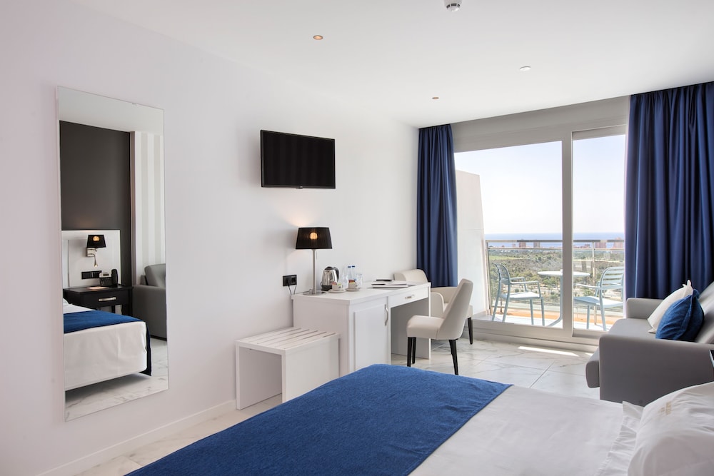 Four Points by Sheraton Costa Blanca Resort — Hotel rooms in Benidorm, Valencian Community
