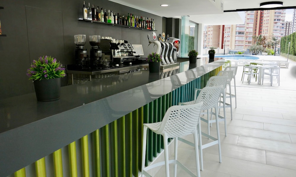 Apartamentos Primavera Loix — Restaurant & bars in Benidorm, Valencian Community