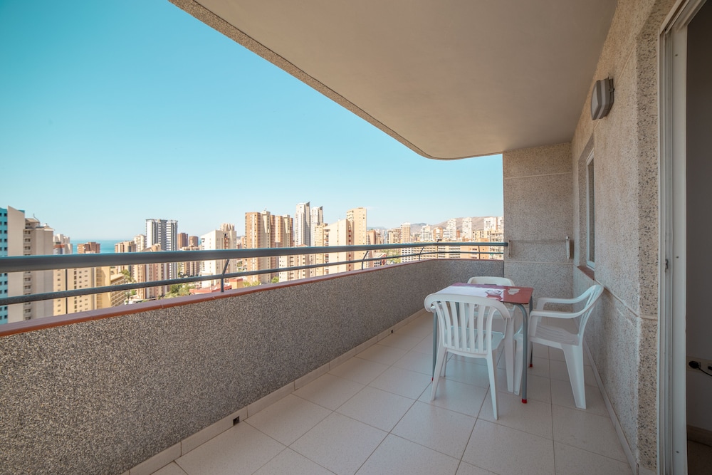 Apartamentos Primavera Loix — Hotel rooms in Benidorm, Valencian Community