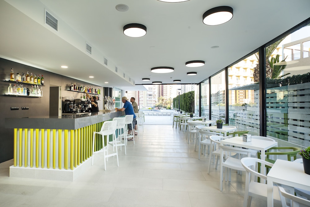 Apartamentos Primavera Loix — Restaurant & bars in Benidorm, Valencian Community
