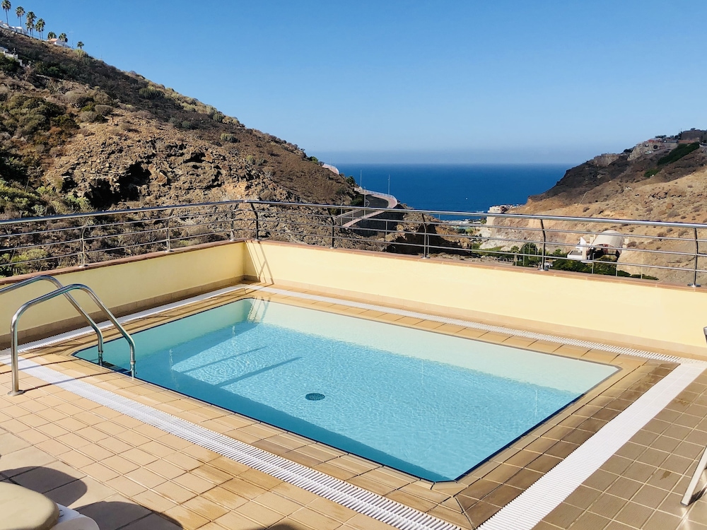 Holiday Club Sol Amadores — Swimming pool in Puerto Rico, Canary Islands