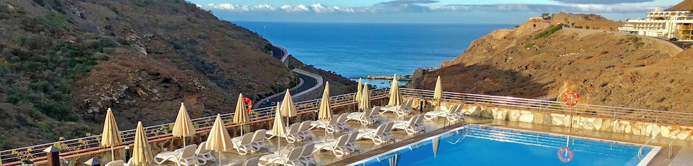 Holiday Club Sol Amadores — Swimming pool in Puerto Rico, Canary Islands