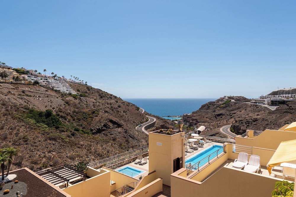 Holiday Club Sol Amadores — Swimming pool in Puerto Rico, Canary Islands