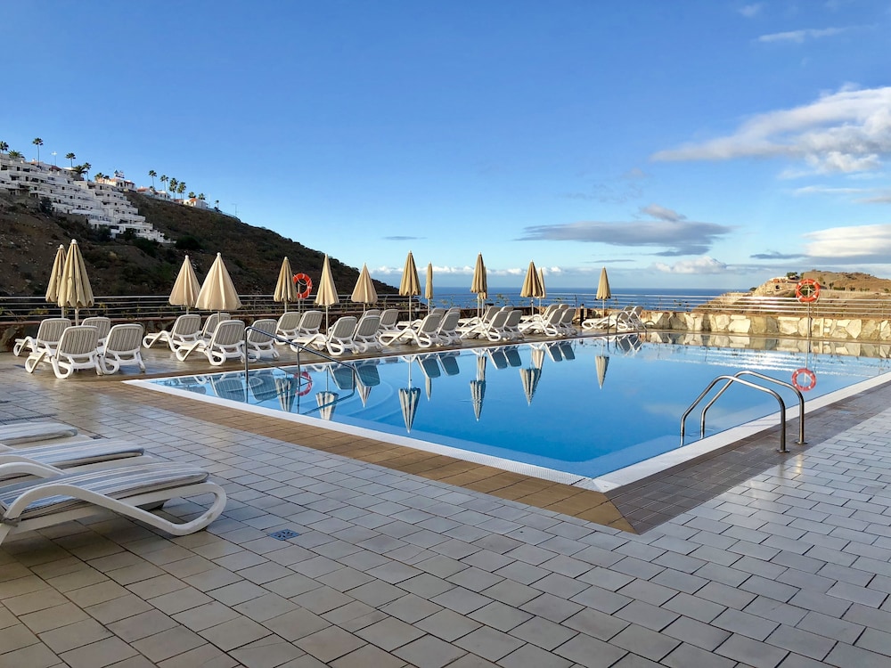 Holiday Club Sol Amadores — Swimming pool in Puerto Rico, Canary Islands