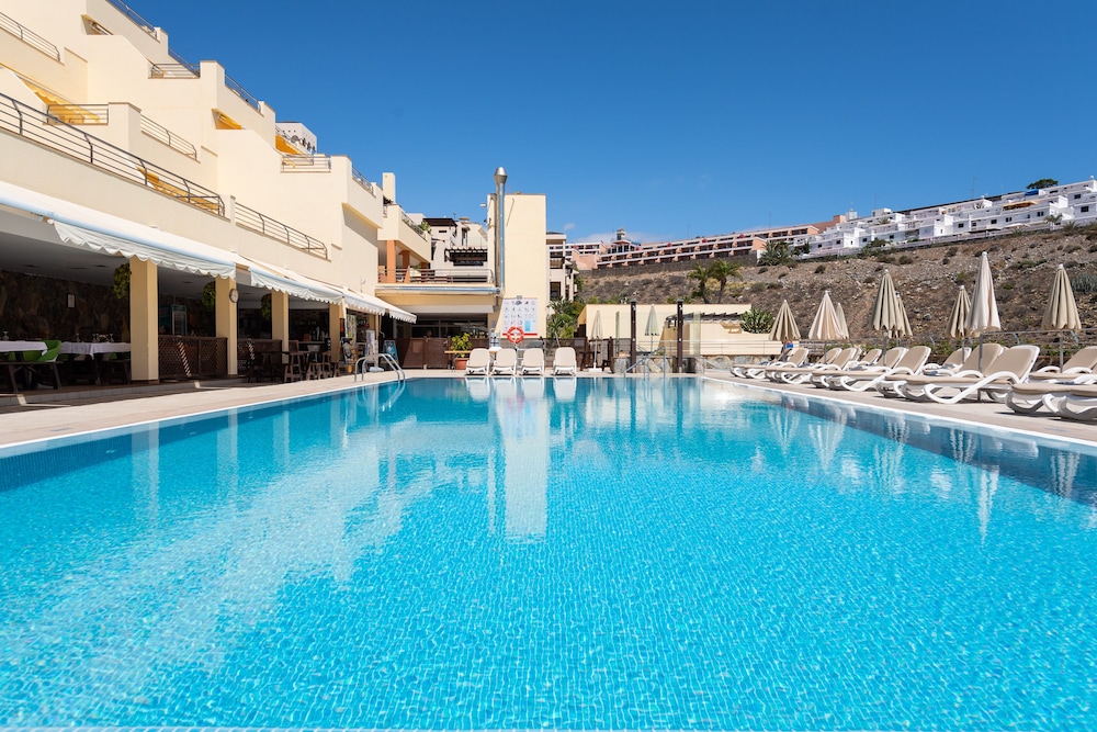 Holiday Club Sol Amadores — Swimming pool in Puerto Rico, Canary Islands