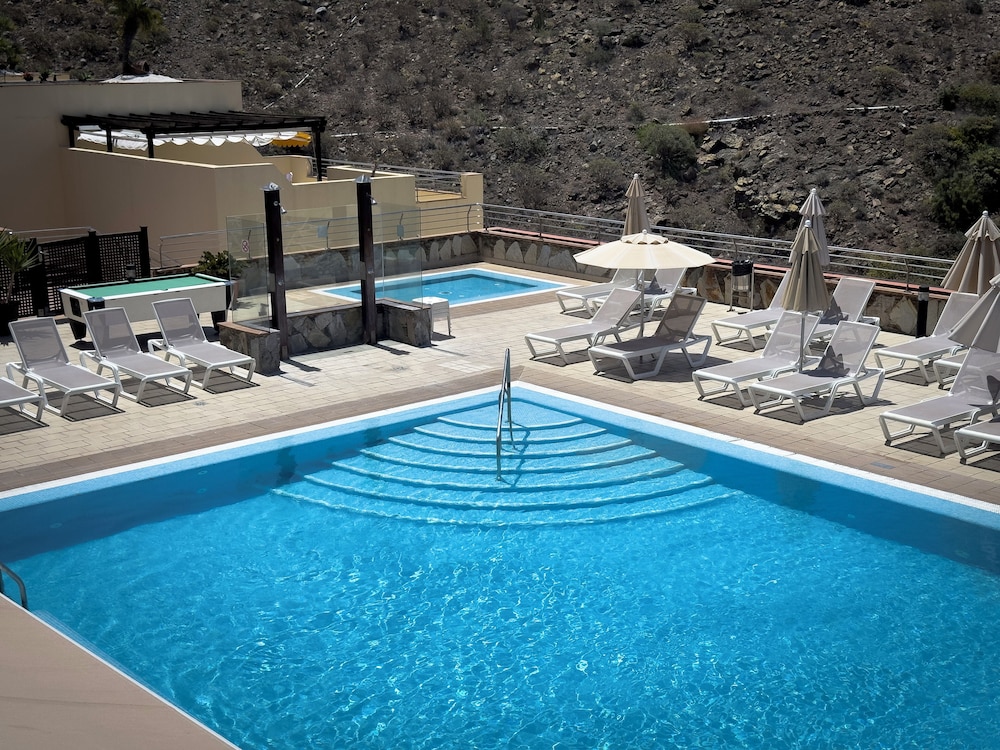 Holiday Club Sol Amadores — Swimming pool in Puerto Rico, Canary Islands