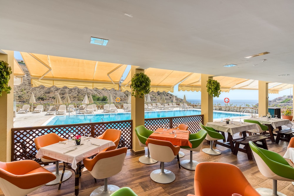 Holiday Club Sol Amadores — Restaurant & bars in Puerto Rico, Canary Islands