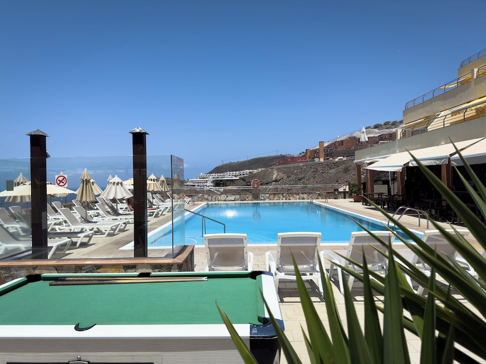 Holiday Club Sol Amadores — Swimming pool in Puerto Rico, Canary Islands