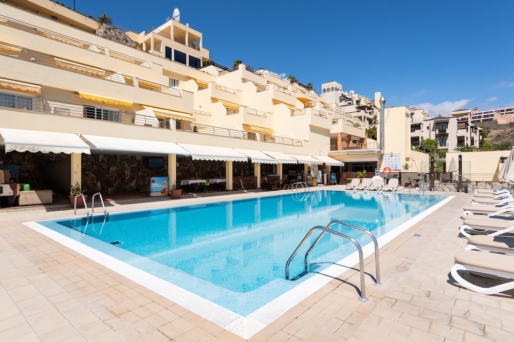 Holiday Club Sol Amadores — Swimming pool in Puerto Rico, Canary Islands