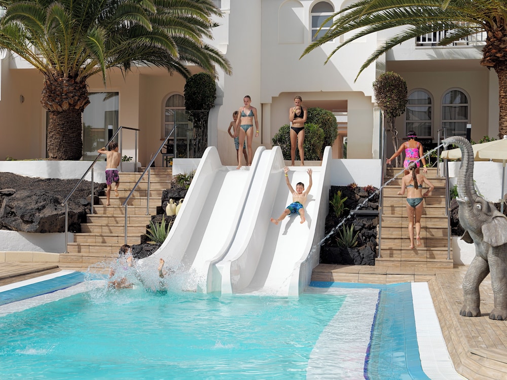 H10 Ocean Suites — Swimming pool in Corralejo, Canary Islands