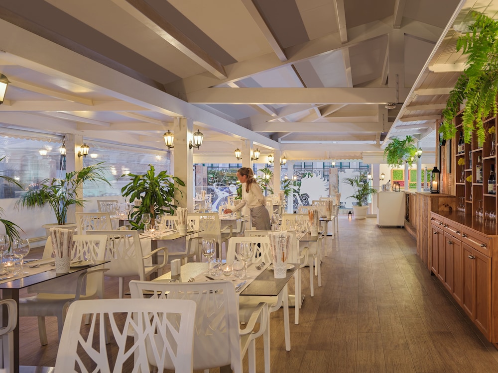 H10 Ocean Suites — Restaurant & bars in Corralejo, Canary Islands