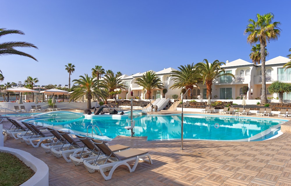 H10 Ocean Suites — Swimming pool in Corralejo, Canary Islands