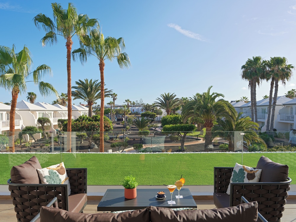 H10 Ocean Suites — Restaurant & bars in Corralejo, Canary Islands