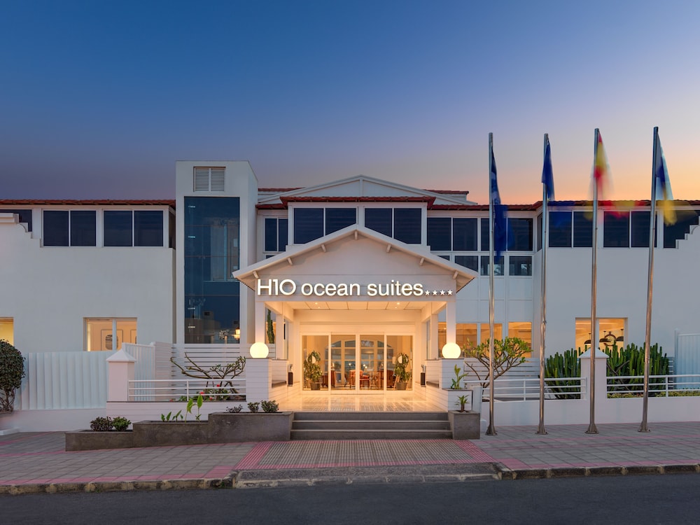 H10 Ocean Suites — Hotel building in Corralejo, Canary Islands