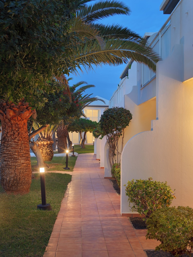 H10 Ocean Suites — Hotel building in Corralejo, Canary Islands