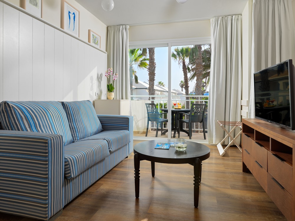 H10 Ocean Suites — Hotel rooms in Corralejo, Canary Islands