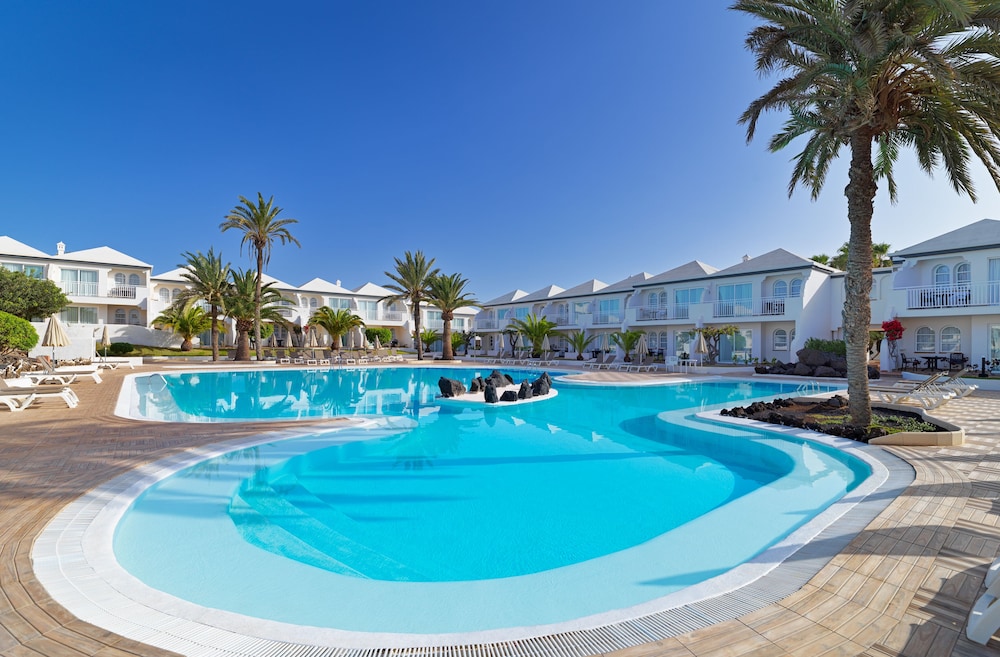 H10 Ocean Suites — Swimming pool in Corralejo, Canary Islands