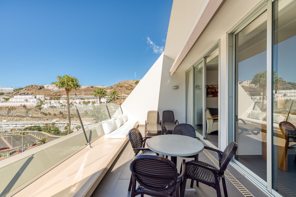 Holiday Club Puerto Calma — Hotel rooms in Puerto Rico, Canary Islands