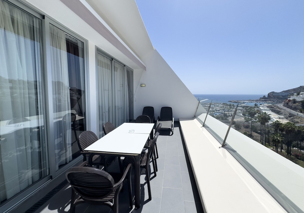 Holiday Club Puerto Calma — Hotel rooms in Puerto Rico, Canary Islands