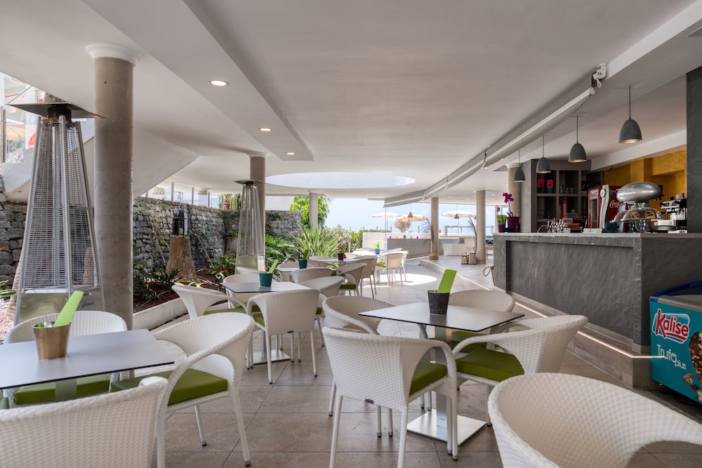 Holiday Club Puerto Calma — Restaurant & bars in Puerto Rico, Canary Islands