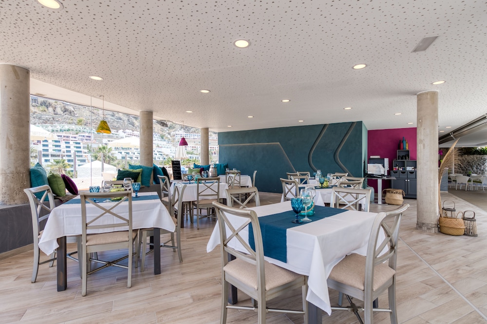Holiday Club Puerto Calma — Restaurant & bars in Puerto Rico, Canary Islands