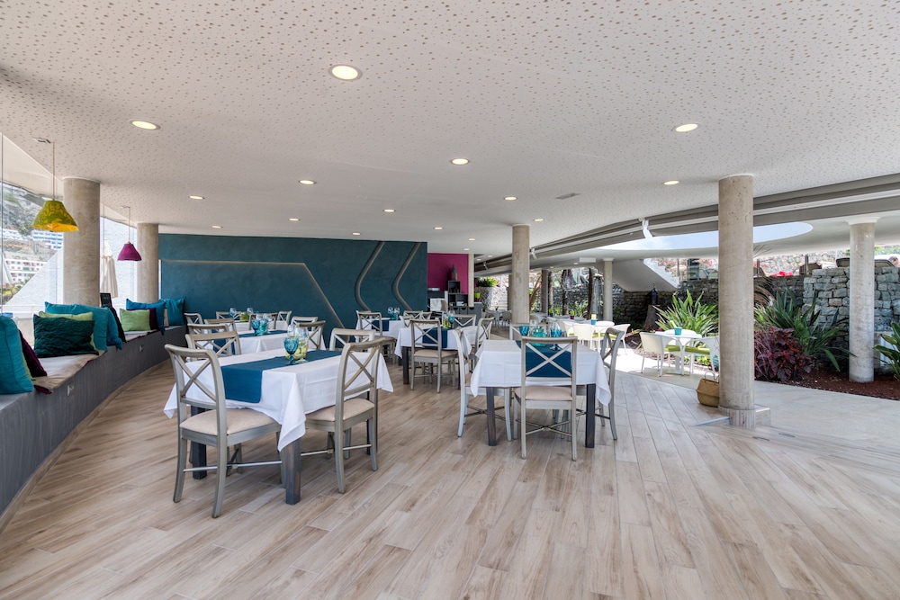 Holiday Club Puerto Calma — Restaurant & bars in Puerto Rico, Canary Islands